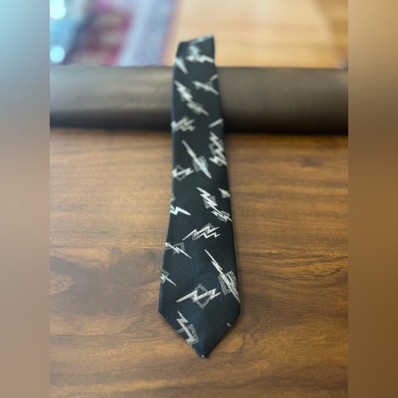 Vintage Nino Foriero Tie with Lightening Bolt Pattern - Picture 8 of 8